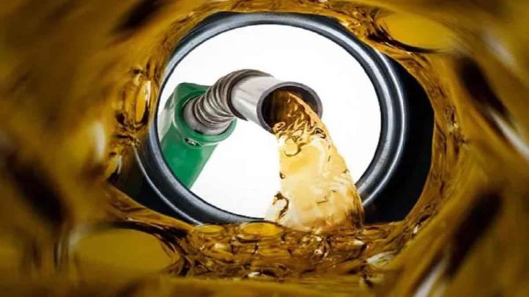 বিশ্ববাজারে হঠাৎ তেলের দাম পতন, নেপথ্যে কী?